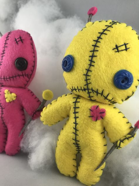 Voodoo Doll Diy, Diy Voodoo Doll, Diy Voodoo Dolls, Felt Monster, Ugly Dolls, Witchy Crafts, Doll Diy, Sewing Stuffed Animals, Voodoo Doll