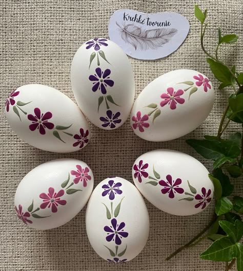 Eggs Painting Ideas, Simple Egg Designs, Velikonocni Vajicka, Easter Egg Designs Easy, Drawing On Easter Eggs, Easter Egg Painting Ideas Simple, Painting Easter Eggs, Easter Eggs Painting, Easter Egg Painting Ideas