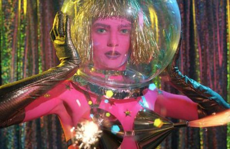 Space Grunge, Petra Collins, Space Fashion, Space Girl, Foto Tips, Club Kids, Space Suit, Retro Futurism, Doja Cat