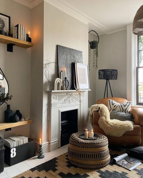 Little Greene on Instagram: “@ninageeathome uses French Grey Pale, a warm neutral shade of grey, to create this calm and cosy living space.” Little Greene French Grey, Light Grey Paint Colors, White Loft, Light Gray Paint, Masonry Paint, China Clay, Cosy Living, Grey Paint, Little Greene Paint