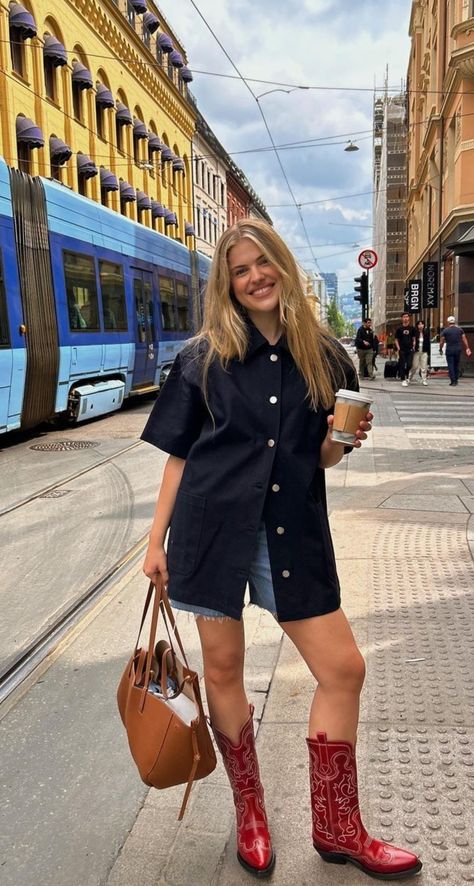 Courtney Crews, Cowboy Boots Outfit Work, Hot Weather Fashion, Austin Texas Outfits, Summer Lookbook, Fall Fits, Mode Inspiration, Western Outfits, Office Outfits