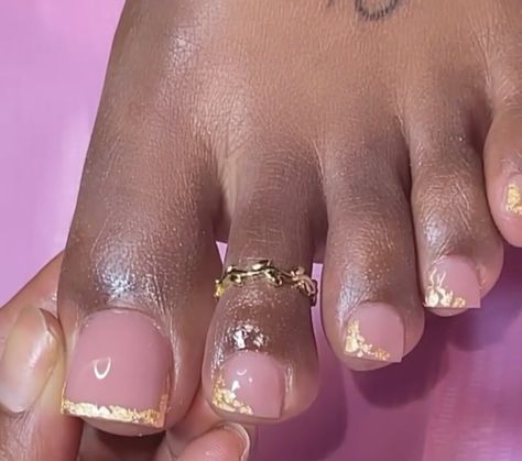 Gold Toe Nails, Wedding Toe Nails, Pedicure Designs Toenails, Gel Pedicure, Gel Toe Nails, Acrylic Toes, Acrylic Toe Nails, Toe Nail Color, Pretty Toe Nails