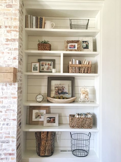 Built-in bookshelves styling and decor, shiplap, whitewash brick fireplace, rustic mantle, baskets Bookshelves Styling, White Wash Brick Fireplace, Ikea 2015, Decorating Bookshelves, Apartment Goals, Fireplace Built Ins, Bookcase Decor, Regal Design, Bookshelf Styling