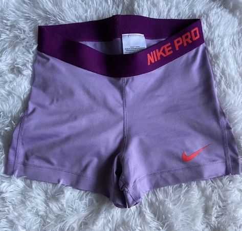 Cute Sports Bras Outfits, Old Nike Pros, Nike Pros Outfit Aesthetic, Gymwear Outfits, Cute Nike Outfits, Nike Pro Shorts, Fitness Wear Outfits, Cute Lazy Outfits, Dr Closet