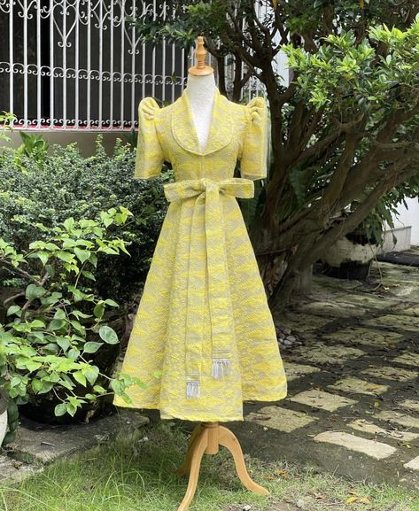 Filipiñana Dress Modern Casual, Yellow Filipiniana, Winter Dress Fashion, Philippines Dress, Dress Natal, Model Dress Batik, Modern Filipiniana Dress, Modern Filipiniana, Filipino Fashion