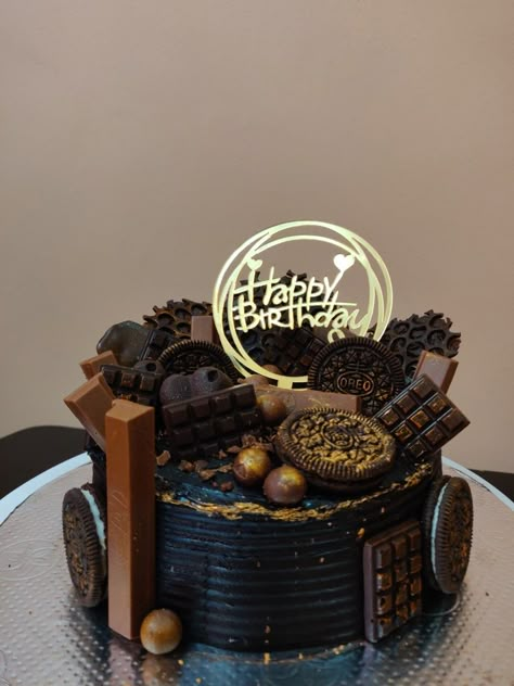 Chocolate Loaded Cake Decoration, Dark Chocolate Cake Decoration, Choco Truffle Cake Designs, Chocolate Cake Decoration Elegant, Truffle Cake Decoration, Unique Chocolate Cake Design, Chocolate Truffle Cake Designs, Chocolate Loaded Cake, Truffle Cakes