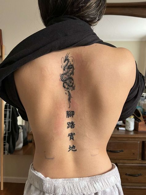 Chinese Lettering Back Tattoo, Spine Tattoo Chinese Symbols, Back Tattoo Women Spine Chinese, Chinese Dragon Spine Tattoo, Chinese Script Tattoo, Back Tattoo Women Chinese, Back Chinese Tattoo, Chinese Dragon Tattoos Back, Japanese Dragon Spine Tattoo