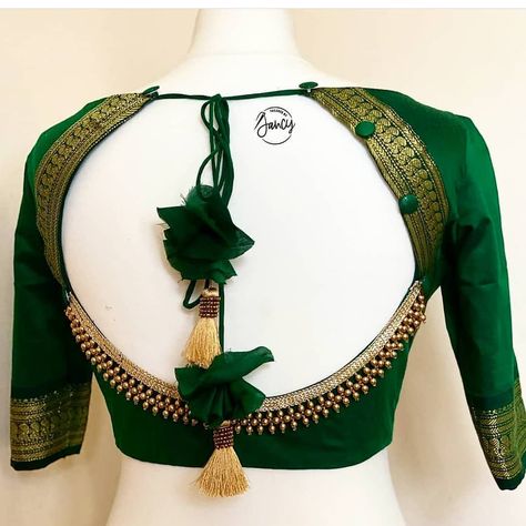 Blouse Maggam Work, Lace Blouse Design, Maggam Work Blouse, Blouse Designs Catalogue, Best Blouse Designs, Saree Blouse Neck Designs, New Saree Blouse Designs, Backless Blouse Designs, Traditional Blouse Designs