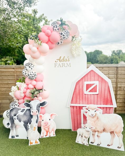 Does your little one love farm animals!? Arranging everything for your little ones birthday can be really hard work. Invitations, games, party bags, cake...the list goes on. Take one thing off your plate and @bluebellcelebrations create a stunning backdrop for the party! We can work with you to make your vision come true. Based in Lancaster covering the North West. Drop me a message and I will send over the price list 💌 #farmtheme #farmthemeparty #barnyardparty #barnyardballoons #f... Farm Party Kids, Baby First Birthday Themes, Farm Theme Birthday, Farm Animal Party, Farm Animals Birthday Party, Farm Themed Birthday Party, Birthday Party Decorations Diy, Barnyard Birthday, Farm Animal Birthday