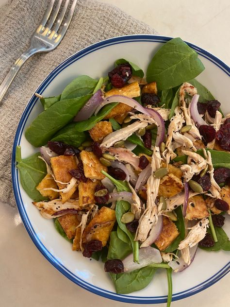 Another Fantastic Variation of a Winter Spinach Salad: Shredded Chicken Spinach Salad Cauliflower Sandwich Thins, Chicken And Spinach Salad, Chicken Spinach Salad, Cauliflower Sandwich, Roasted Chicken Salad, Baby Spinach Salads, Spinach Salad With Chicken, Sandwich Thins, Everything But The Bagel Seasoning