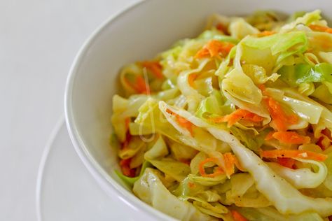 Sauteed Cabbage and Carrots-- I used to make this all the time when I was vegan. Tasty with a touch of pepper. Wilted Cabbage, Ground Beef Breakfast, Cabbage And Carrots, Steamed Cabbage, Vegan Coleslaw, Sauteed Cabbage, Carrots Recipe, Veggie Lasagna, Cabbage Salad