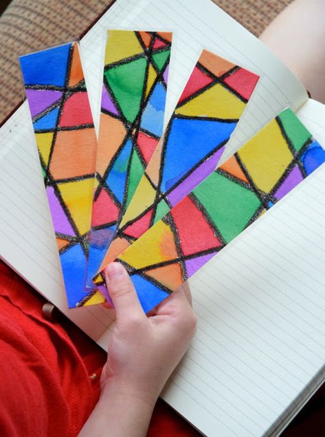 Stained Glass Bookmarks- simple and beautiful process art craft that kids can make to give as a gift for teachers, grandparents, siblings, parents, or friends. Bookmarks Simple, Bookmarks Ideas, Senior Crafts, Handmade Bookmarks Diy, Watercolour Cards, Bookmark Ideas, Handmade Bookmarks, Creative Bookmarks, Library Activities