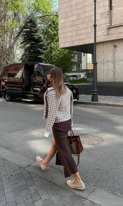 Loro Piana Summer Walk Outfit Women, Loro Piana Outfit Woman, Loro Piana Summer Walk Outfit, Loro Piana Loafers Outfit, Loro Piana Loafers, Loro Piana Summer Walk, Walk Outfit, Business Lady, Grey Loafers