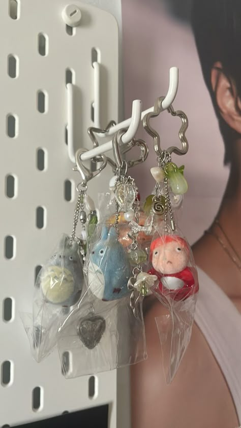 Studio Ghibli Trinkets, Studio Ghibli Stuff, Studio Ghibli Keychain, Ghibli Keychain, Trinkets Aesthetic, Totoro Keychain, Tanah Liat, Studio Ghibli Art, Ghibli Art