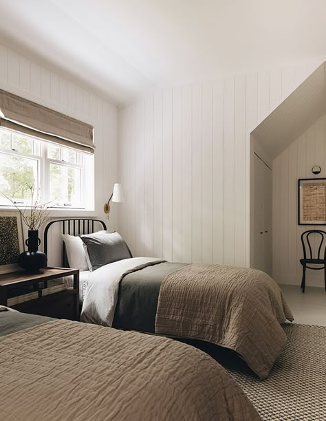 House & Home - Sophisticated Style Meets Rustic Charm At This Cottage In Magog, Que. Styling Guest Bedroom, Boys Cottage Bedroom, Fort Bedroom, Twin Bed Rooms, Twin Beds Guest Room, Farm Bedroom, Lake House Interior, Loft Bedroom, Shared Bedroom