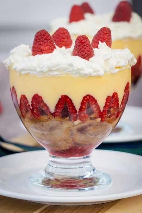 Scottish Trifle: The Easiest Tipsy Laird Recipe - Scottish Scran Tipsy Laird, Scottish Trifle, Outlander Food, Dundee Cake Recipe, Scottish Scran, Clootie Dumpling, Traditional Scottish Food, Scottish Desserts, English Trifle