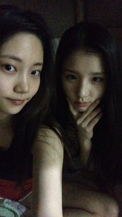 Ulzzang Best Friends, Heejin Selca, Jueun Dia, Selca Kpop, Jeon Heejin, Heejin Loona, Girls Run The World, Boy Best Friend