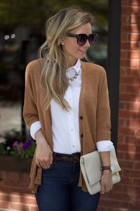 Youthful Elegant Outfits, Casual 2023 Outfits, Preppy Winter Outfits Casual, Fall Preppy Outfits, Mode Over 50, White Oxford Shirt, White Oxford, Mode Casual, Sweater Style