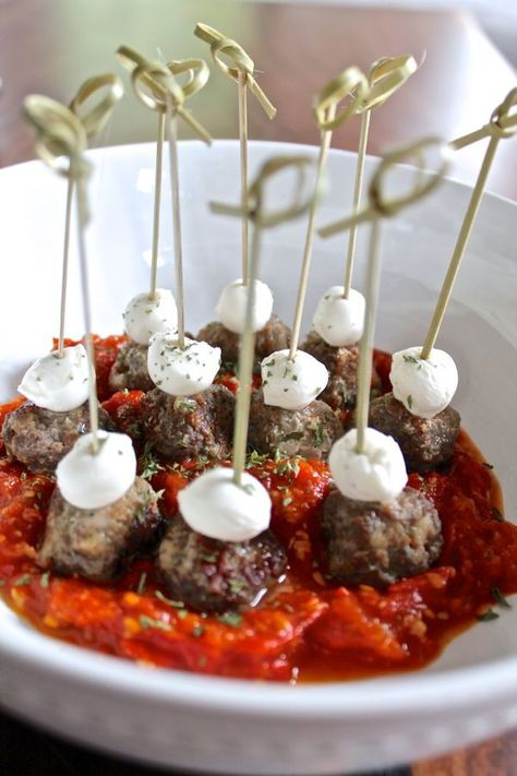 Meatballs on a Stick - an easy recipe for an appetizer to serve at your next party | via The Kittchen Meatballs On A Stick, Recipe Appetizers, Best Meatballs, Party Appetizers, Thanksgiving Appetizers, Carrot Juice, Appetizer Salads, On A Stick, Perfect Appetizers