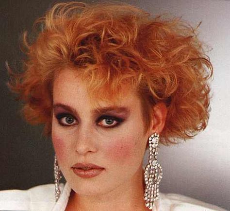 80s hairstyle :) 80s Short Hairstyles, 80s Fashion Outfits 1980s, 80s Short Hair, 1980s Clothes, 80s Fashion 1980s, 80s Hair And Makeup, Vintage Fashion 80s, 1980s Outfits, 80's Hairstyle