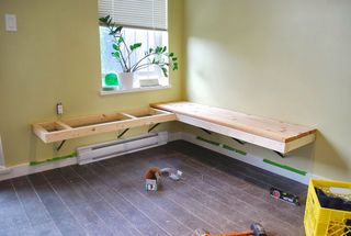 DIY = make your own floating bench and sew your own cushions! Floating Banquette Seating, Floating Banquette, Banquette Seating Diy, Floating Bench, Banquette Ideas, Breakfast Nook Bench, Diy Bank, Nook Bench, Bench Seating Kitchen