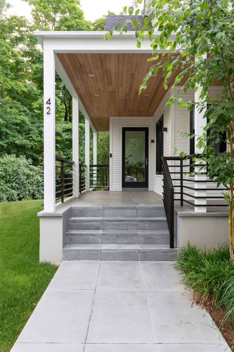 Farmhouse modern home gets inspiring makeover in Upstate New York Modern Front Porch Design, Farmhouse Colonial, Modern Front Porches, Front Porch Railings, Front Porch Decorating Ideas, Modern Porch, Modern Renovation, Front Porch Design, Porch Decorating Ideas