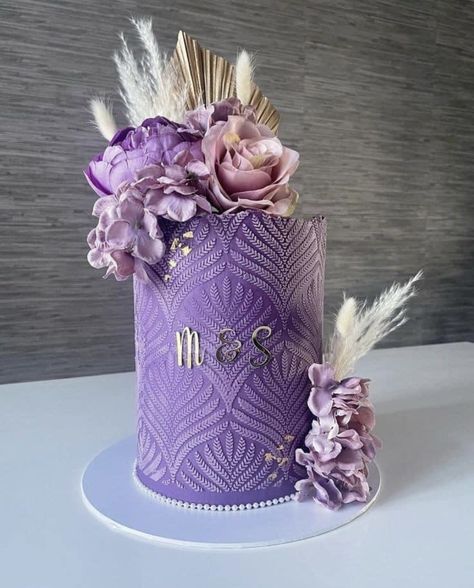 Elegant Cake Ideas, Purple Floral Cake, Floral Cake Ideas, Barrel Cake, Purple Cakes Birthday, Purple Cake, Lavender Cake, Fondant Cake Designs, My Homies