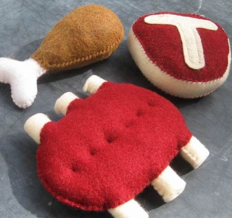 Felt Meat, Play Kitchen Food, Felt Food Diy, Felt Food Patterns, Felt Cupcakes, Felt Fruit, Food Bakery, Baby Mobil, Food Meat