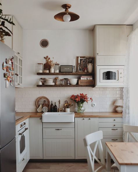 29 Small Kitchen Ideas to Maximize Your Space Elegantly - placeideal.com Light Academia Kitchen, Beige Kitchen Cabinets, Wooden Countertops, Glass Soap Dispenser, Beige Kitchen, Sustainable Kitchen, Eco Friendly Kitchen, Compact Kitchen, White Cabinetry