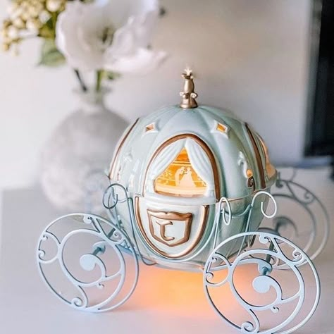 Cinderella Room, Casa Disney, Disney Room Decor, Cinderella Carriage, Apartments Decorating, Pumpkin Carriage, Disney Rooms, Decorating Farmhouse, Disney Cards