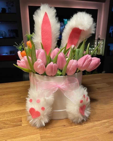 Easter Bouquet, Easter Board, Valentine Gift Baskets, Luxury Flower Bouquets, Flower Box Gift, Flower Bouquet Diy, Crafts Easter, Flower Gift Ideas, Easter Basket Diy