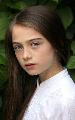 Raffey Cassidy, Side Updo, Ac New Leaf, Long Hair Color, Trendy Hair Color, Inspiration For Kids, Girls Characters, Kids Portraits, Clip In Hair Extensions