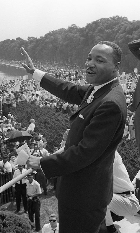 I Have a Dream: 7 Books to Teach Tots About Martin Luther King Jr. Bhm Wallpaper, Martin Luther King Wallpaper, Mather Luther King, Martin Luther King Jr Pictures, Colorized History, Famous Speeches, King's Speech, Powerful Pictures, Black Leaders