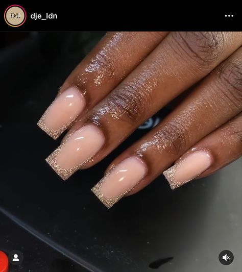 Gold Flake Nails Square, Black And Gold French Tip Nails Square, Champagne Short Nails, Nails That Go With A Gold Dress, Gold French Tip Nails Square, Champagne French Tip Nails, Champagne Nails Short, Black And Gold Pedicure, Champagne Acrylic Nails