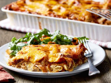 Get Ree Drummond's Chicken Enchilasagna Recipe from Food Network Chicken Enchilasagna, Cowboy Food, Ree Drummond Recipes, Green Enchilada Sauce, Pioneer Woman Recipes, Ree Drummond, The Pioneer Woman, Top Recipes, Chicken Enchiladas