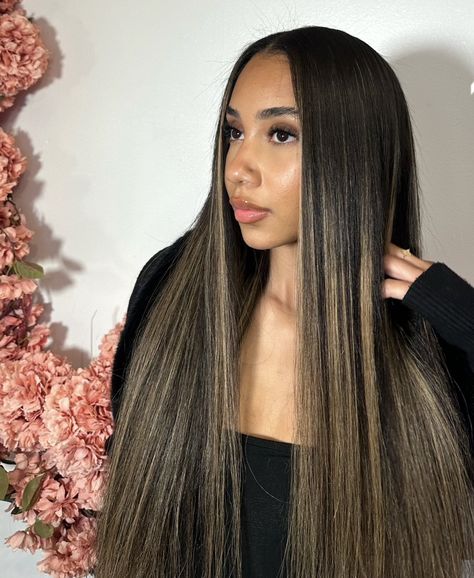 Sew In Highlights Black Women, Blonde Balayage Black Hair, Side Part With Highlights, Quickweave With Highlights, Straight Hair Sew In, Sew In Highlights, Highlight Quick Weave, Black Hair With Highlights Black Women, Sew In Weave With Leave Out Highlights