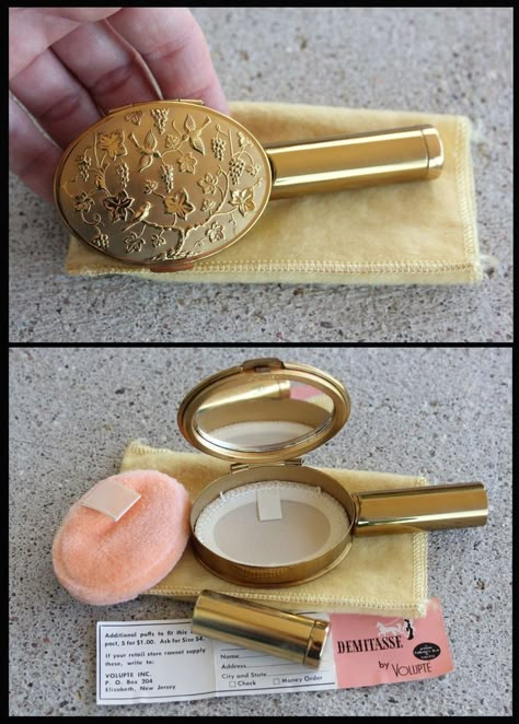 Vintage Inspired Makeup Products, Vintage Makeup Products, Make Up Vintage, Vintage Beauty Products, Makeup Packaging, Powder Puffs, Vintage Compact, Makeup Package, Vanity Sets