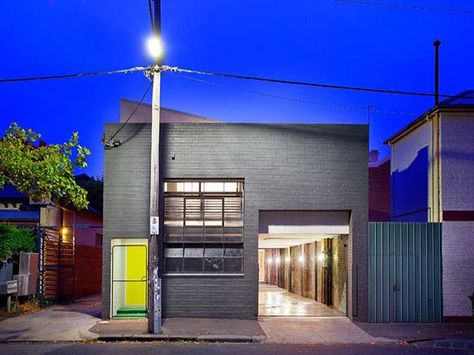 Stunning two in one warehouse home in Australia Modern Italian Farmhouse, Warehouse Apartment, Warehouse Living, Converted Warehouse, Warehouse Loft, Italian Farmhouse, Warehouse Conversion, Warehouse Home, Warehouse Design