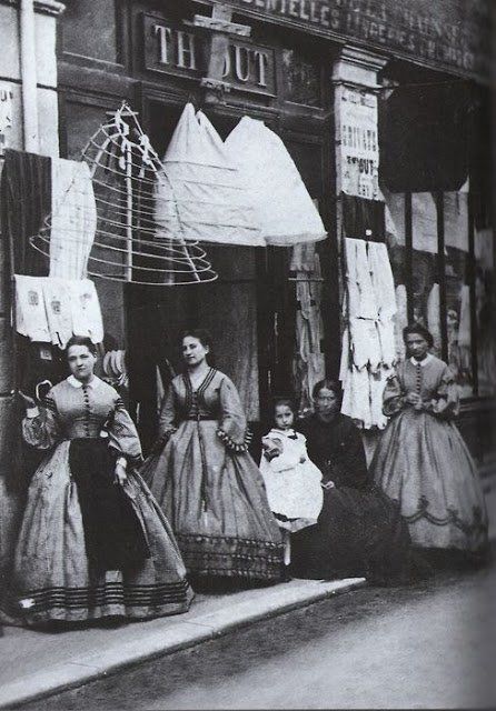 Victorian Street, Eugene Atget, Victorian Life, Victorian London, Vintage Versace, Old London, Photo Vintage, Old Photographs, Historical Costume