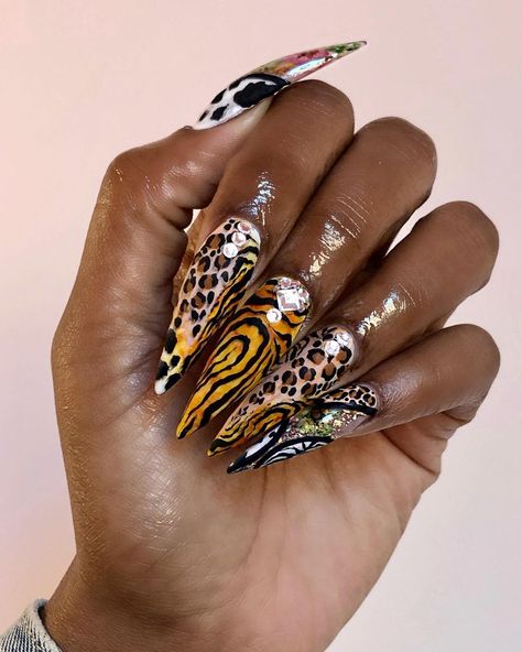 Jungle Book Nails, Jungle Green Nail Designs, Gator Print Nails, Jungle Nails, Tiger Print Acrylic Nails, Jungle Nails Animal Prints, Leopard Nail Designs, Cheetah Nail Designs, Jungle Vibes