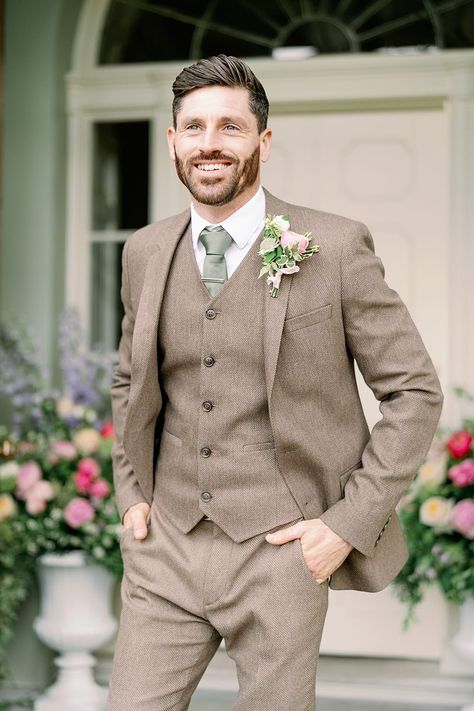 Trendy Wedding Outfits, Brown Groom Suit, Findon Place, Wedding Outfits For Men, Groom And Groomsmen Suits, Groom Suits, Country House Wedding Venues, Country House Wedding, Modern Groom