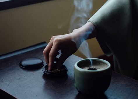 Choosing the Best Japanese Incense: 6 Things to Know Incense Store, Japanese Candles, Witch Candles, Sandalwood Incense, Japanese Incense, Japanese Makeup, Burning Incense, Japanese Flowers, Samurai Warrior