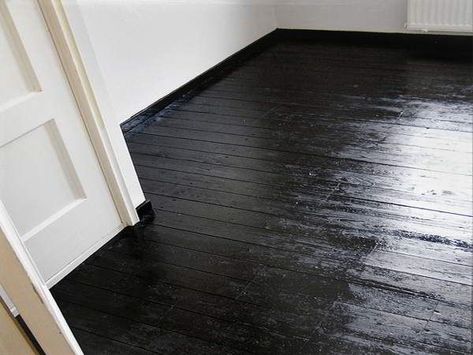 Black Floor Paint, Black Floorboards, Painting Laminate Floors, White Painted Wood Floors, Black Wooden Floor, Black Hardwood Floors, Painted Wooden Floors, Painted Hardwood Floors, Wood Tile Bathroom Floor