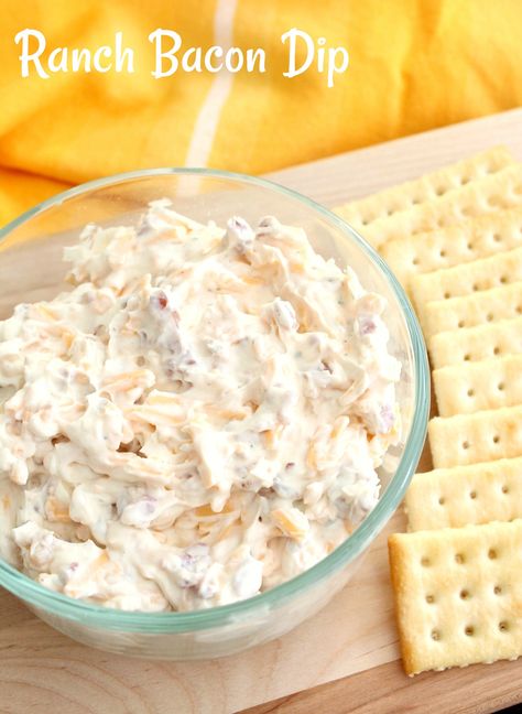 Bacon Ranch Dip, Savory Dips, Cracker Dip, Party Dip Recipes, Delicious Dips Recipes, Bacon Dip, Bowl Party Food, Flavor Combinations, Dip Recipes Easy