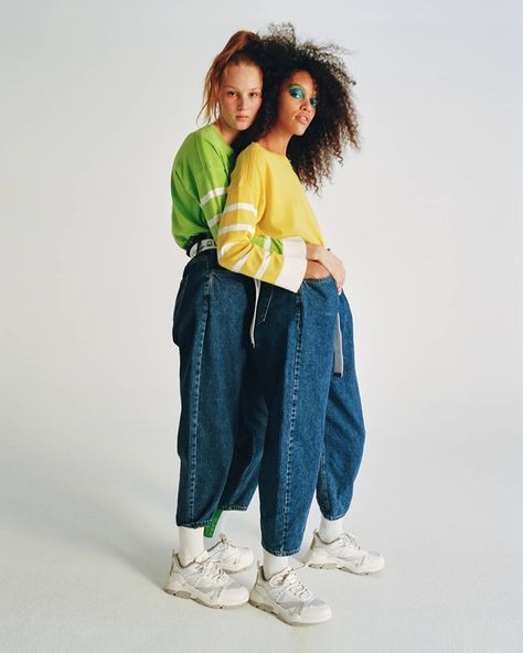 United Colors of Benetton (@benetton) • Instagram photos and videos United Colors Of Benetton Campaign, Benetton Campaign, Spring Summer Campaign, Power Fashion, Summer Campaign, Oversized Jeans, Checkered Shirt, United Colors Of Benetton, Fashion Details