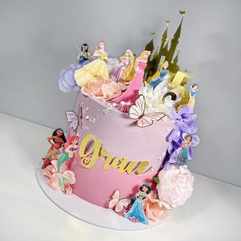 Disney Princess Desserts, Disney Princess Birthday Party Cake, Disney Princess Theme, Barbie Birthday Cake, All The Princesses, Disney Princess Cake, Disney Princess Birthday Party, Princess Theme Birthday, Girly Cakes