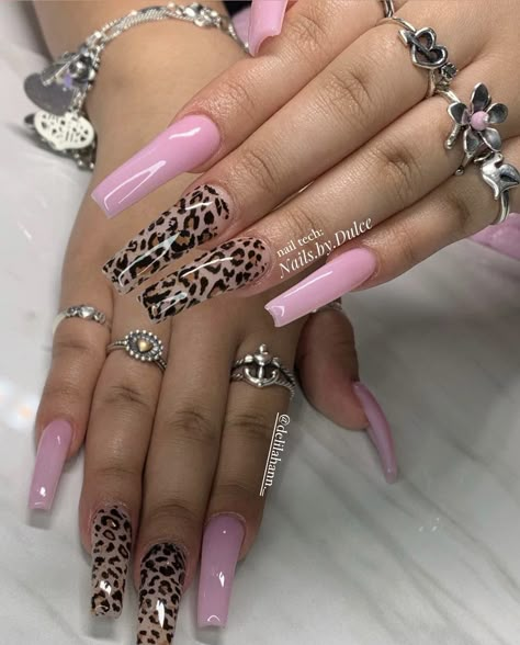 Paznokcie Hello Kitty, Art Designs Ideas, Leopard Print Nails, Girly Acrylic Nails, Dope Nail Designs, Print Nails, Unique Acrylic Nails, Long Square Acrylic Nails, Bling Acrylic Nails