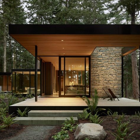 MW Works | Dezeen Modern House In The Woods, Farm Retreat, A Modern House, Whidbey Island, Forest House, House Architecture Design, Mid Century House, Design Case, House In The Woods