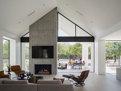 The Ranch Mine optimises Arizona home for indoor-outdoor living European White Oak Floors, Modern Ranch House, Concrete Fireplace, Modern Ranch, Oak Flooring, Room Walls, Ranch Style Home, Luxe Interiors, Paradise Valley