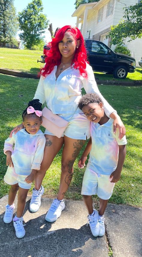 Parent Goals, Matching Mommy Daughter Outfits, Mommy Son Outfits, Family Vibes, Mommy Daughter Pictures, Mommy Daughter Photos, Mommy And Baby Pictures, Aesthetic Picnic, Dream Things